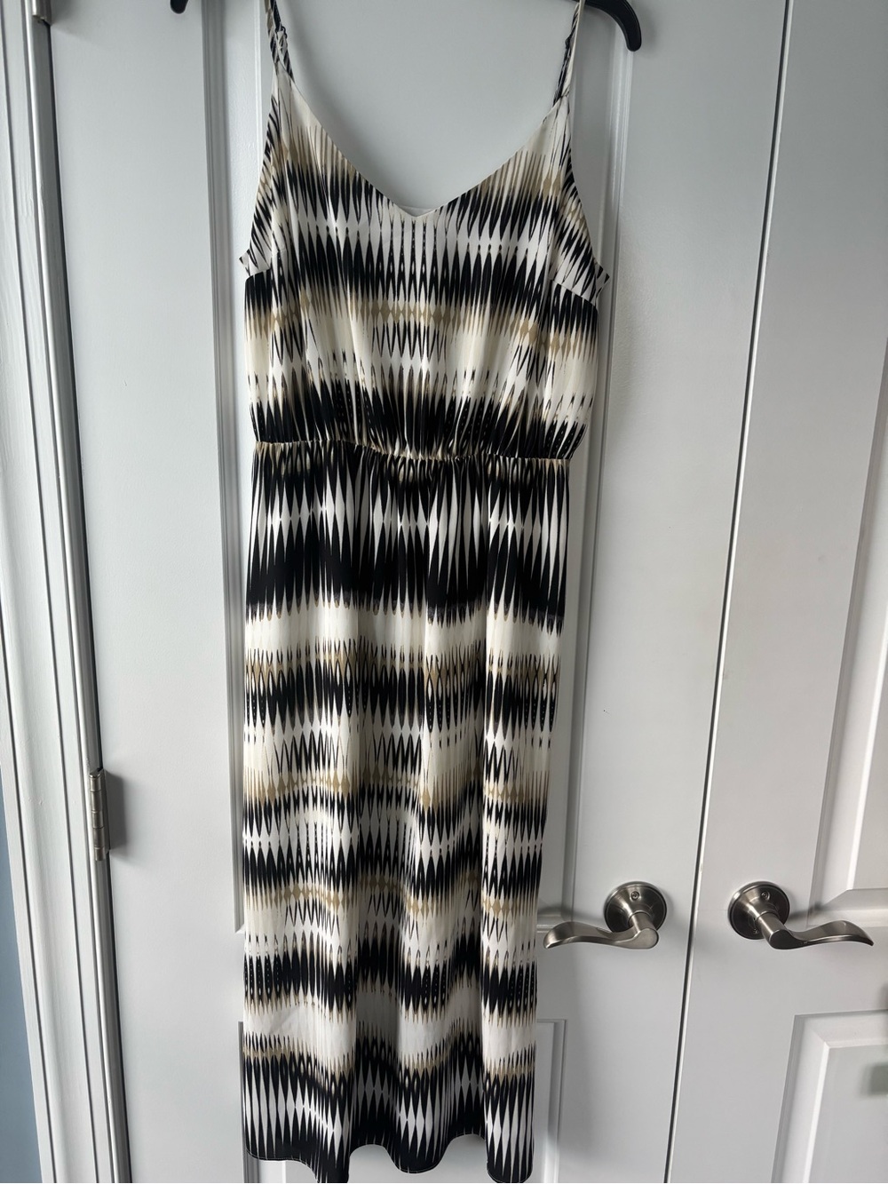 Vince Camuto Black, White & Gold Wave-Print Maxi Dress
